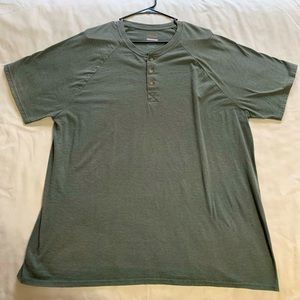 Men’s 2XL short sleeve dress shirt with buttons/ In great condition/ color-Green